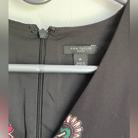 Ann Taylor Ladies Dress Petite Size OP black Floral Print - Picture 5 of 6